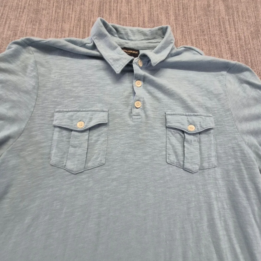 Banana Republic men's light blue polo shirt LG duo pockets 100% Cotton preppy